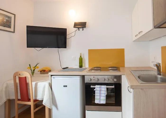 Apartma Lovor