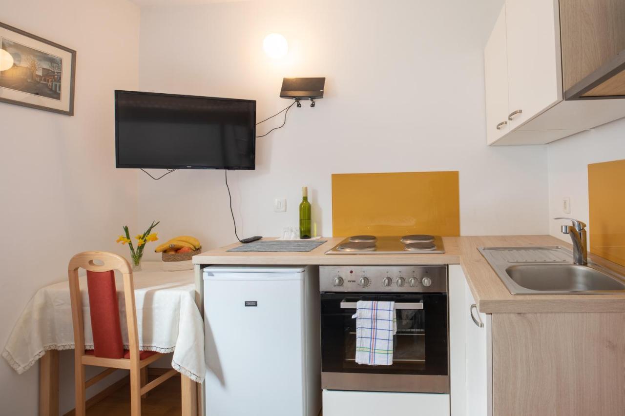 Apartment Apartma Lovor